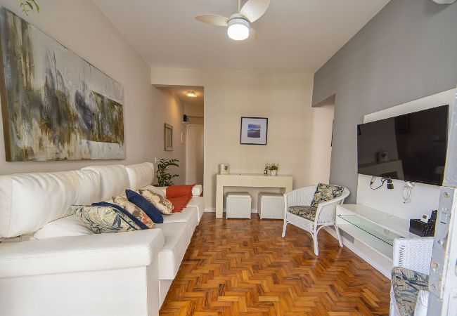 Apartamento em Guarujá - Apto p/ 5 com Ar a 150m da Praia das Pitangueiras