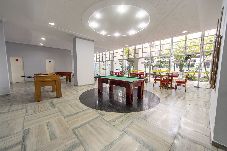 Apartamento em Guarujá - Apt c/ Ar e Wi-Fi a 150m da Praia das Pitangueiras