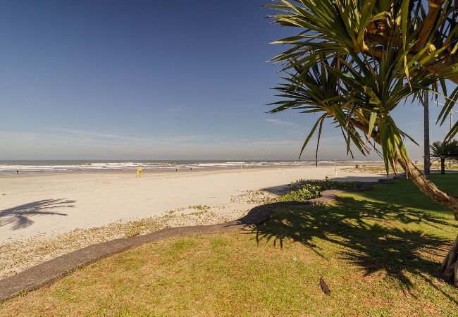 Casa em Praia Grande - Casa Pet Friendly c/ Churrasqueira 350 m da Praia