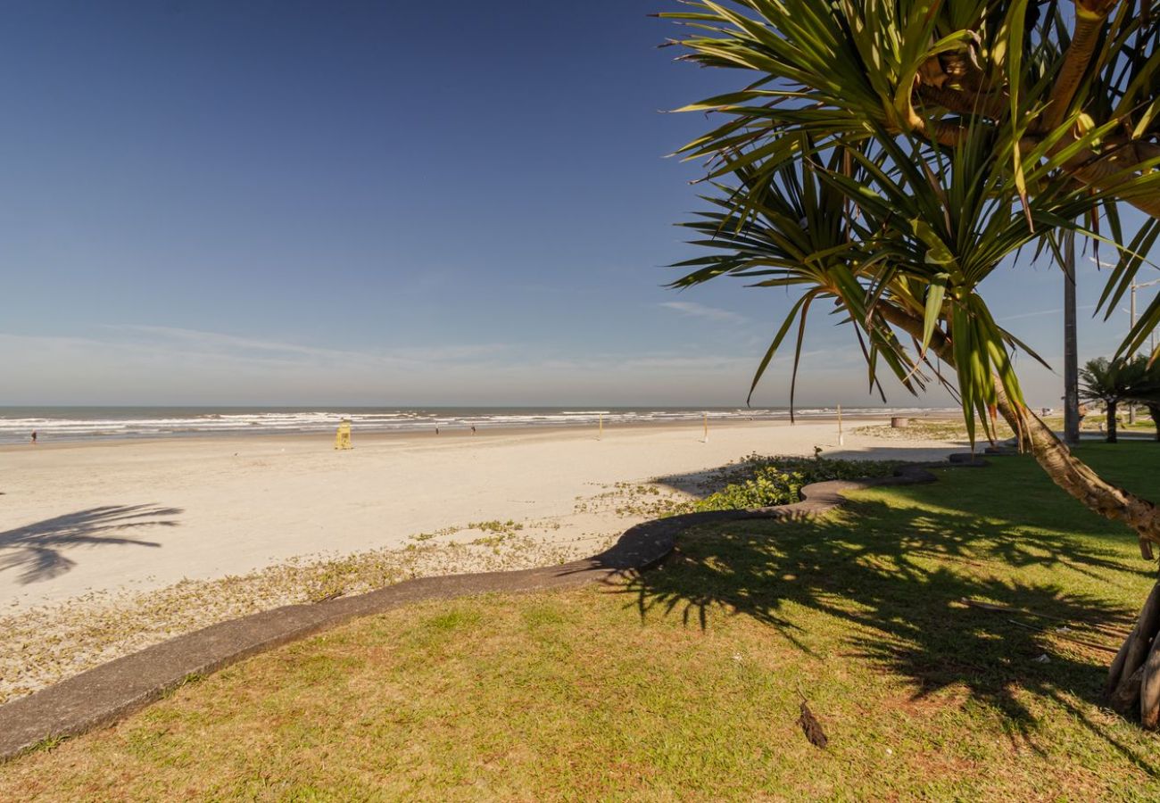 Casa em Praia Grande - Casa Pet Friendly c/ Churrasqueira 350 m da Praia