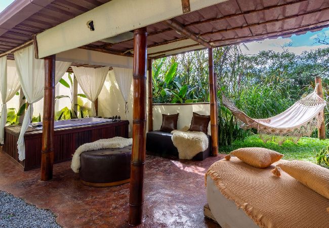 Cabana em Nova Lima - Cabana c/ Hidromassagem e Churrasqueira em Macacos