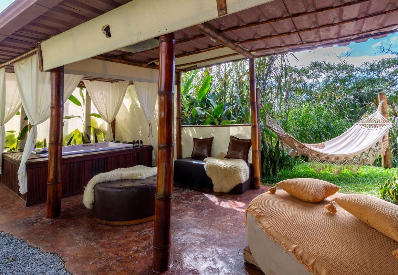 Cabana em Nova Lima - Cabana c/ Hidromassagem e Churrasqueira em Macacos