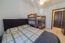 Apartamento em Praia Grande - Apto com Varanda e Garagem a 300m da Praia