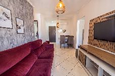 Apartamento em Praia Grande - Apto com Varanda e Garagem a 300m da Praia