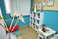 Apartamento em Fortaleza - Apto c/ Piscina, Garagem e Jogos em Vicente Pinzon