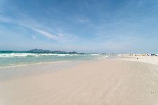 Apartamento em Cabo Frio - Apto 400m da Praia do Forte c/ Garagem e Varanda