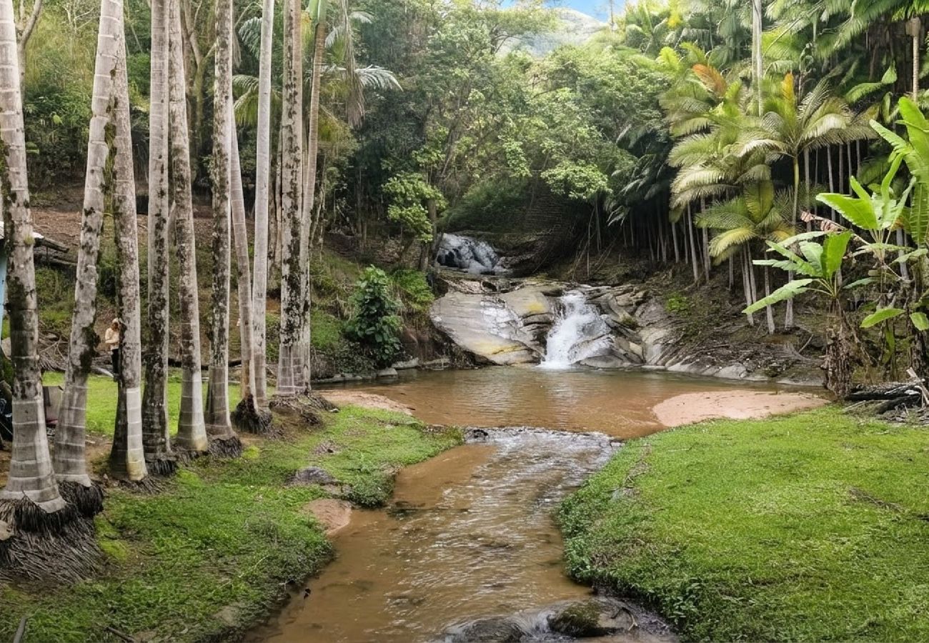 Chalé em Nova Trento - Chalé com Riacho e Cachoeira Privativa Nova Trento