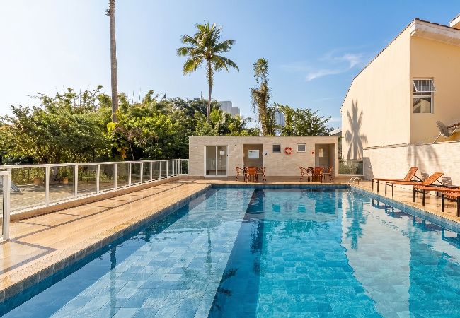 Apartamento em Ubatuba - Apto com Piscina e Churrasqueira em Tenório