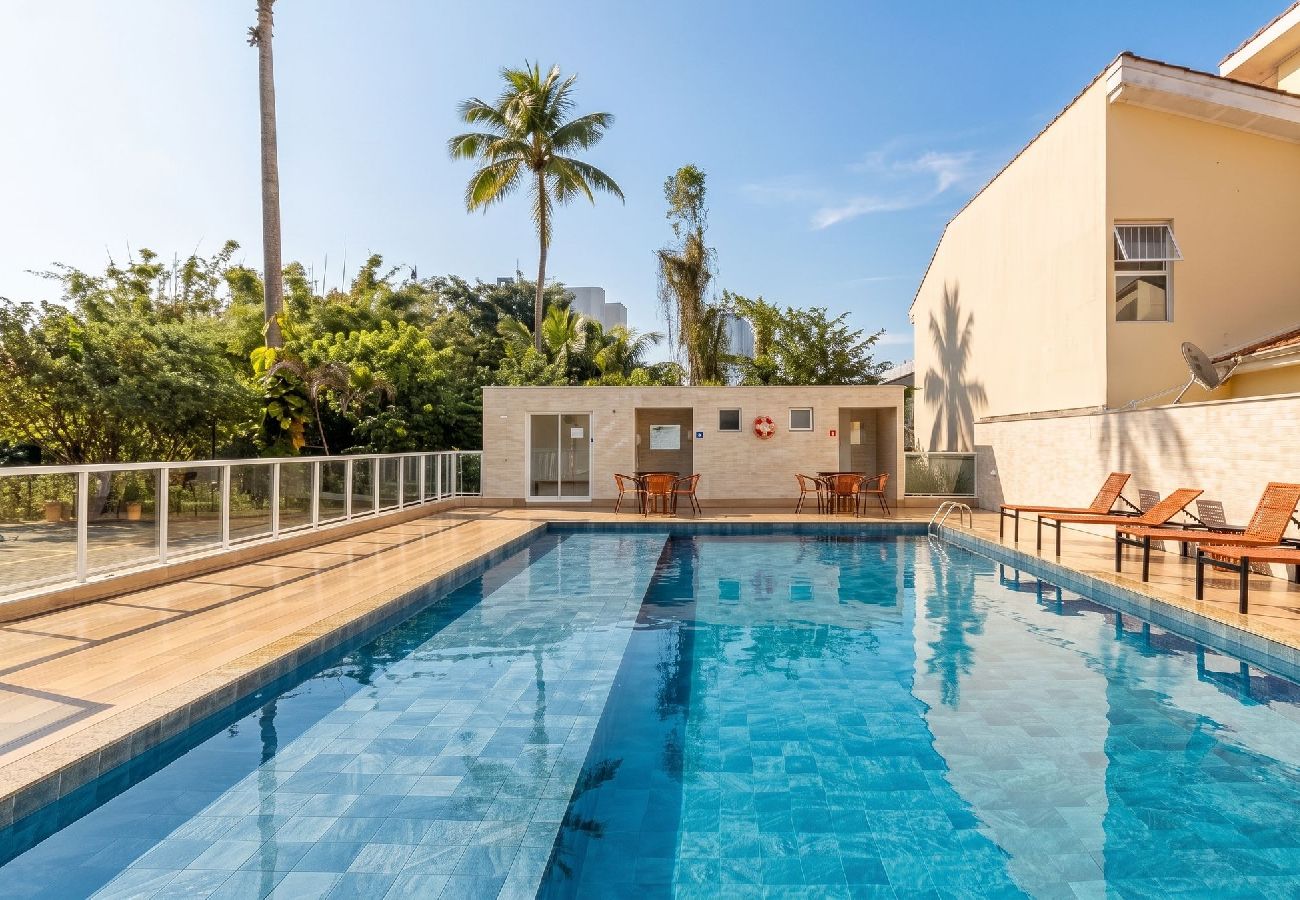Apartamento em Ubatuba - Apto com Piscina e Churrasqueira em Tenório