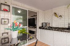 Apartamento em Praia Grande - Apto com Varanda e Churrasqueira na Vila Caiçara