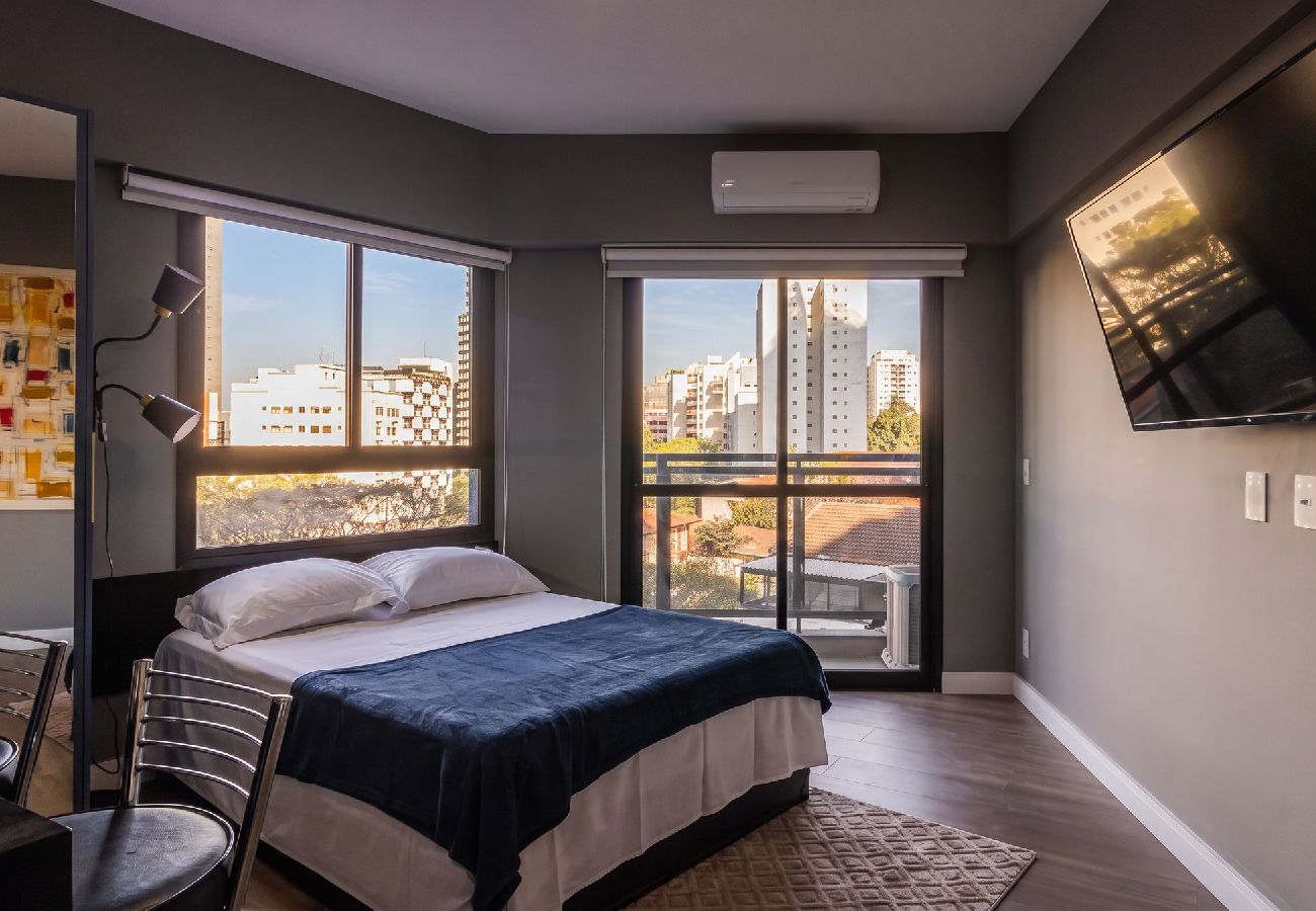Apartamento em São Paulo - Studio c/ Piscina a 200m do Metrô na Vila Madalena