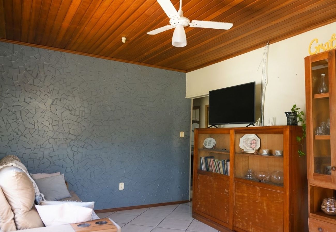 Casa em Santa Rosa - Casa com 3 quartos, Wi-fi e Quintal no Centro 