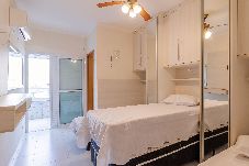 Apartamento em Praia Grande - Apto 2 quartos c Varanda a 200m da Praia Vila Tupi