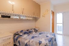 Apartamento em Praia Grande - Apto 2 quartos c Varanda a 200m da Praia Vila Tupi