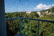 Apartamento em Ubatuba - Apto com Garagem a 600m da Praia das Toninhas