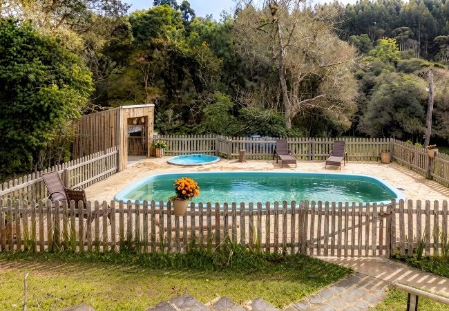Casa em Campina Grande do Sul - Chácara c Piscina, Lago e Trilha Jardim da Colina