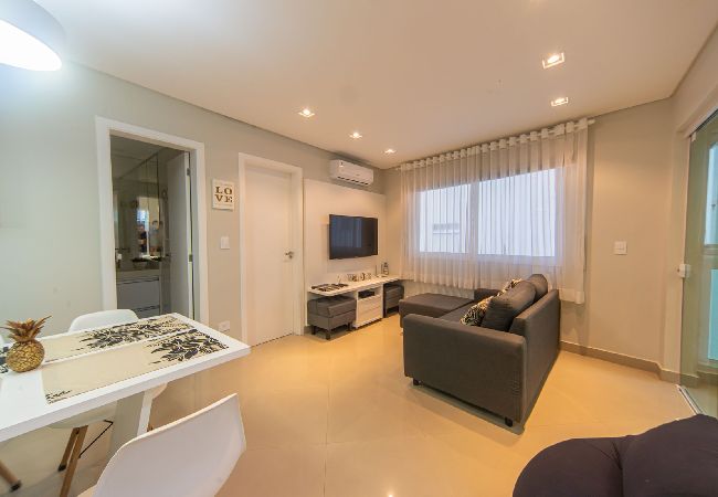 Apartamento em Guarujá - Apto c/ Churrasqueira a 220m da Praia Pitangueiras