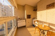 Apartamento em Guarujá - Apto c/ Churrasqueira a 220m da Praia Pitangueiras