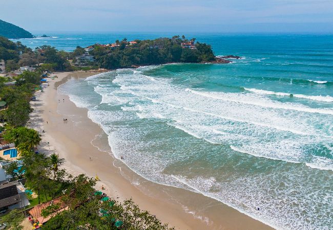 Apartamento em Ubatuba - Apto c/ 2 quarto, Garagem e Ar na Praia do Tenório