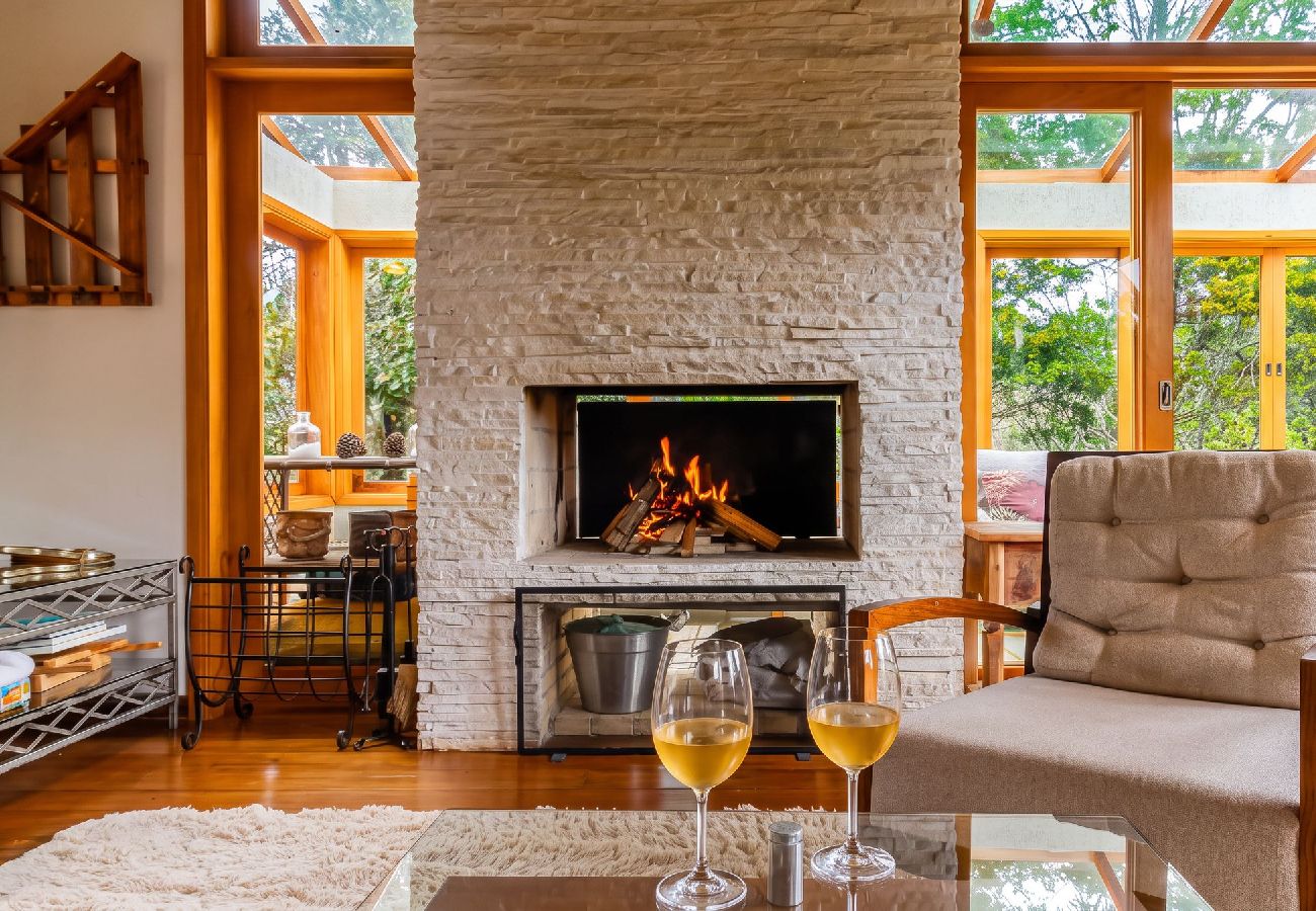 Casa em Campos do Jordão - Casa com Lareira, Hidro e BBQ no Horto Florestal