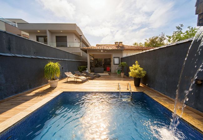 Casa em Bertioga - Casa com piscina em condomínio fechado - Bertioga