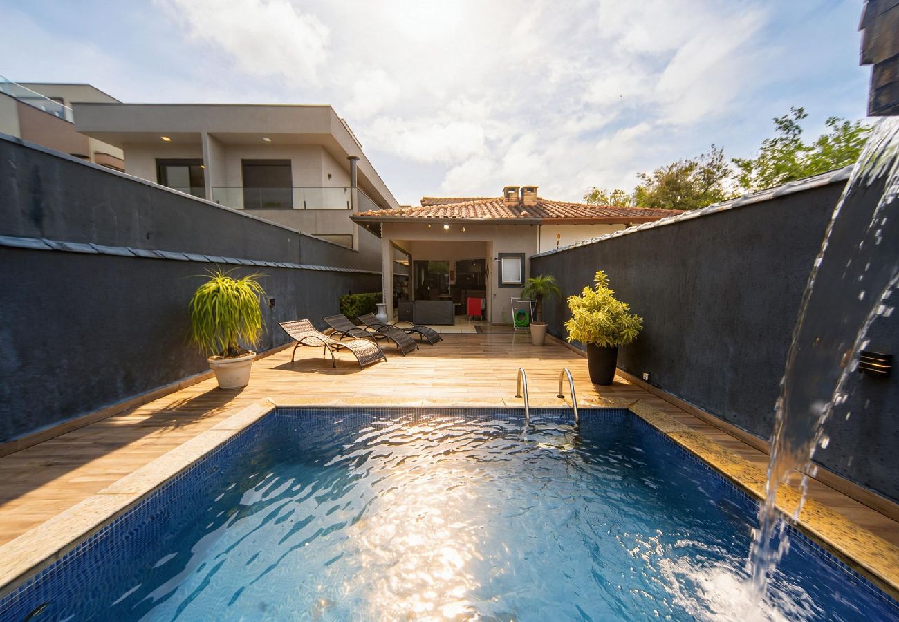 Casa em Bertioga - Casa com piscina em condomínio fechado - Bertioga