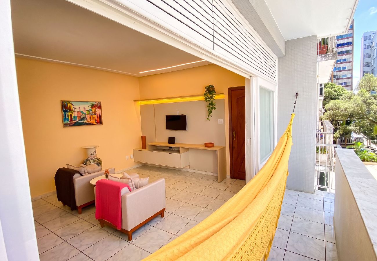 Apartamento em Salvador - Apto c Varanda e Vaga próx. a Praia Porto da Barra