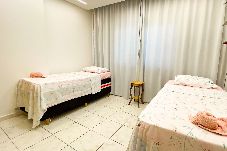 Apartamento em Salvador - Apto c Varanda e Vaga próx. a Praia Porto da Barra