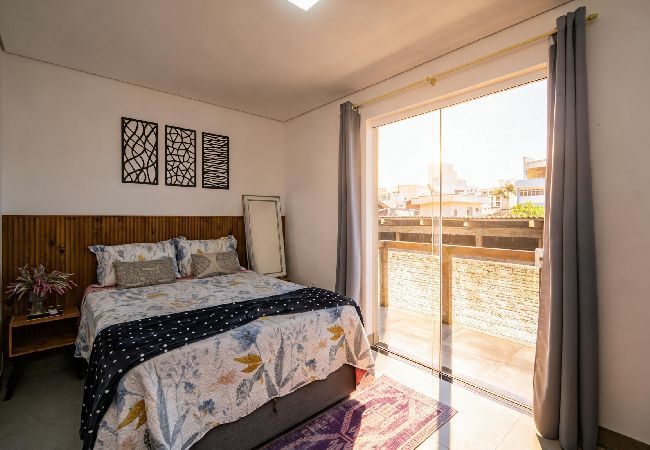 Casa em Balneário Camboriú - Casa com Churrasqueira a 290 metros da Roddertown