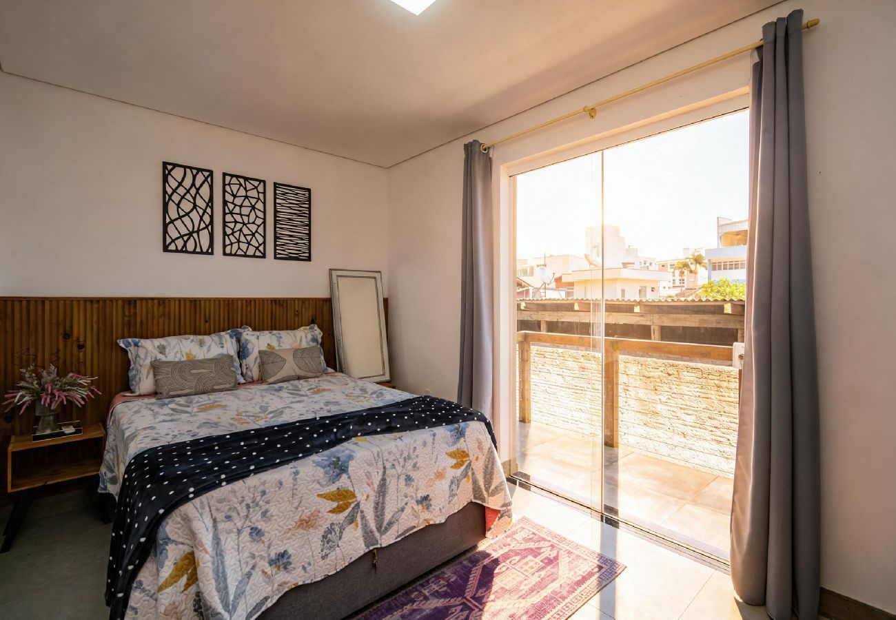 Casa em Balneário Camboriú - Casa com Churrasqueira a 290 metros da Roddertown
