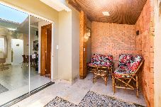Casa em Balneário Camboriú - Casa com Churrasqueira a 290 metros da Roddertown
