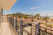 Apartamento em Ubatuba - Apto Beira-Mar com Vaga e Vista na Praia Grande
