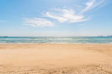 Apartamento em Ubatuba - Apartamento Beira-Mar com Garagem na Praia Grande