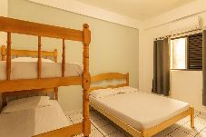 Apartamento em Ubatuba - Apartamento Beira-Mar com Garagem na Praia Grande