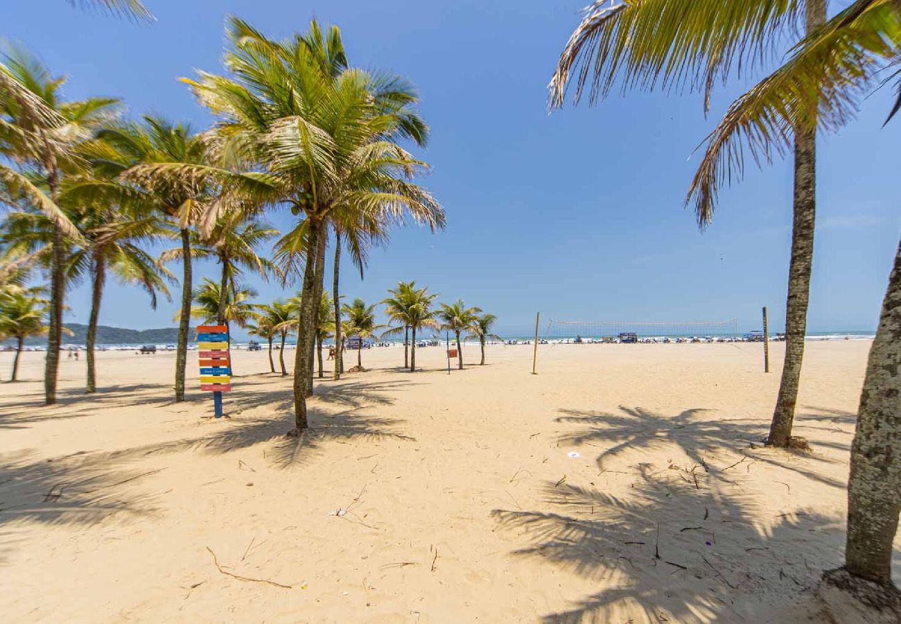 Apartamento em Praia Grande - Apartamento com Garagem a 50 m da Praia Vila Tupi