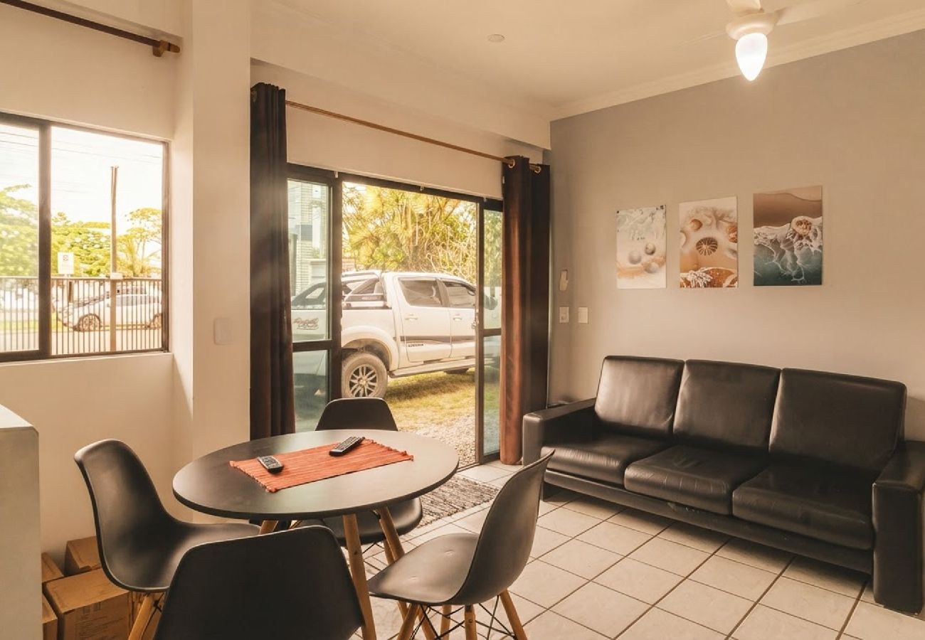 Apartamento em Ubatuba - Apto com Churrasqueira e Garagem na Praia Grande