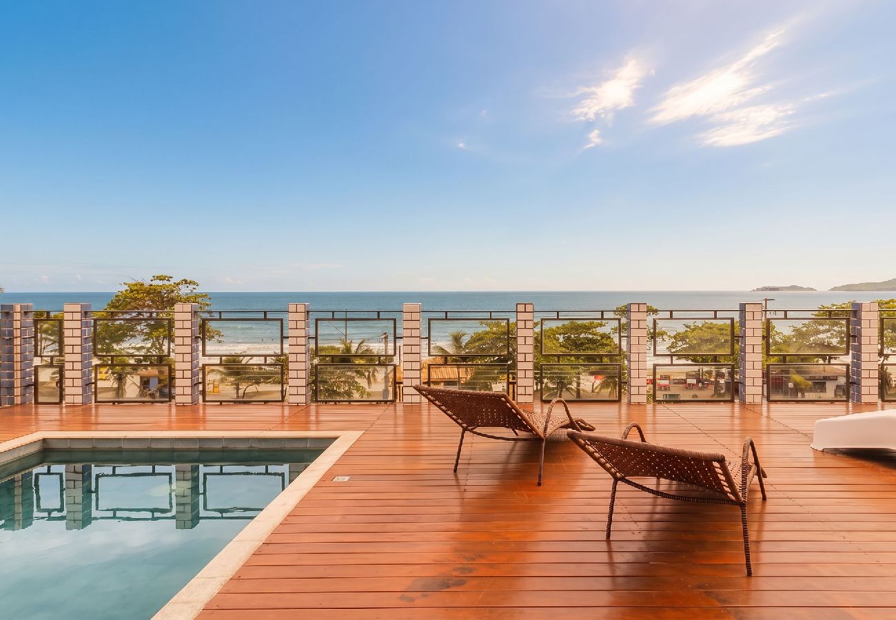 Apartamento em Ubatuba - Cobertura c Piscina e Churrasqueira - Praia Grande
