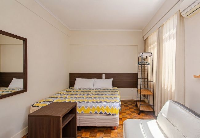 Estúdio em PORTO ALEGRE - Studio Pet Friendly com Ar no Centro Histórico