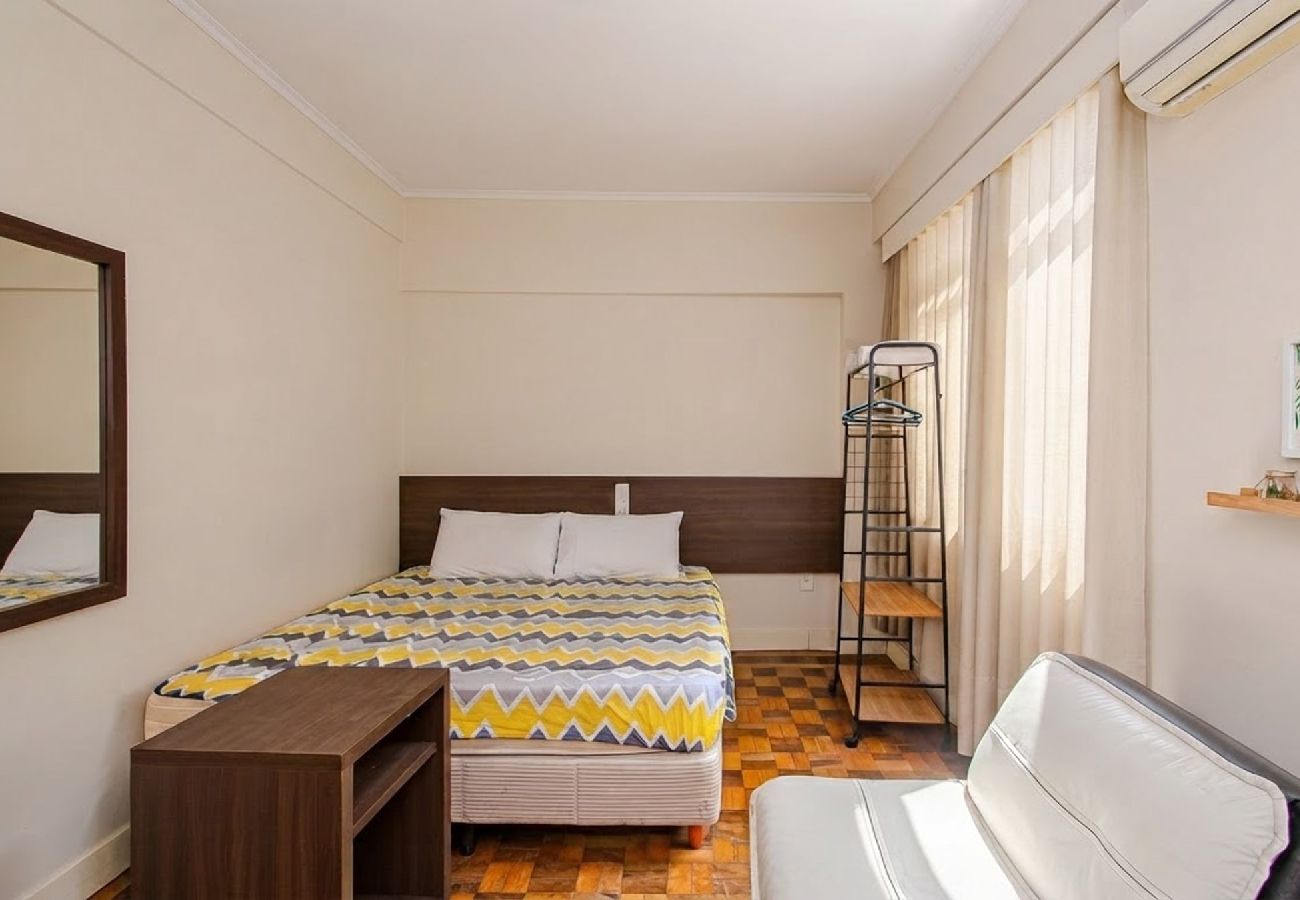 Estúdio em Porto Alegre - Studio Pet Friendly com Ar no Centro Histórico