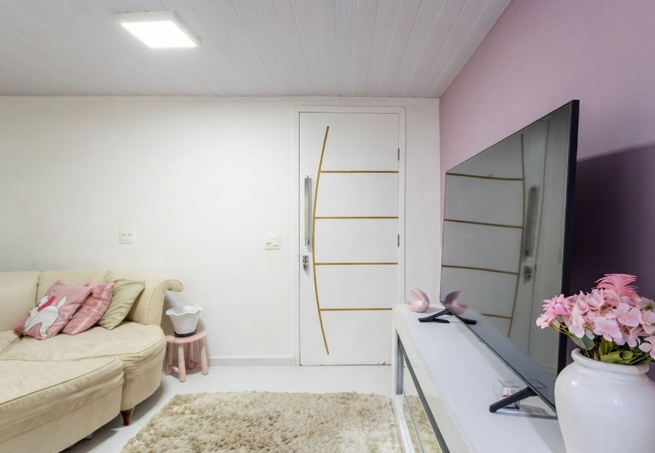 Apartamento em Rio de Janeiro - Casa com 2 quartos e Ar perto da PUC Rio na Gávea